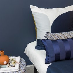 Mette Ditmer ATELIER Pude - 30x50 cm - Satin Midnight/Dark Blue