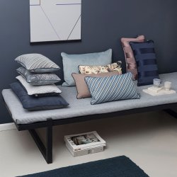 Mette Ditmer ATELIER Pude - 30x50 cm - Satin Midnight/Dark Blue