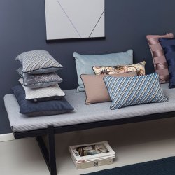 Mette Ditmer - Block Pude - 40x60 cm - Dark Blue/Grey