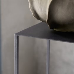 Mette Ditmer CUBIC Piedestal Sort Jern