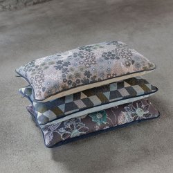 Mette Ditmer ATELIER Pude - 30x50 cm - Shimmering Blooms/Sand 