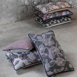 Mette Ditmer ATELIER Pude - 30x50 cm - Shimmering Blooms/Sand 