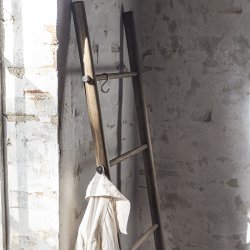 Mette Ditmer ROOTS Stige Mrkolieret Fyrretr