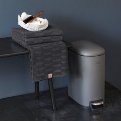 Mette Ditmer WALTHER Pedalspand - Mrkegr