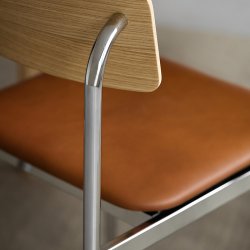 Moebe Offset Chair Olieret Eg m. Cognac L�der/Kromfinish