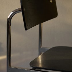 Moebe Offset Chair Sort/Kromfinish