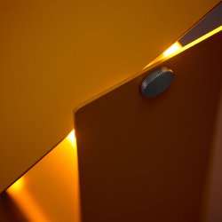 Moebe Pivoting Bordlampe Gul