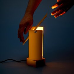 Moebe Pivoting Bordlampe Gul