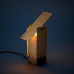 Moebe Pivoting Bordlampe Sand