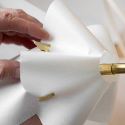 Moebe Sinuate Pendel Hvid/Messing Large