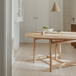 Moebe Round Dining Table 130 cm 