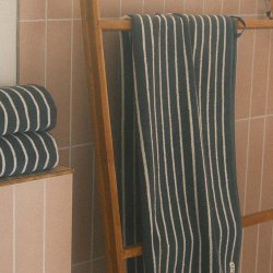 Moud Home LINO Stribet H�ndkl�de Moss Green 70x140 cm