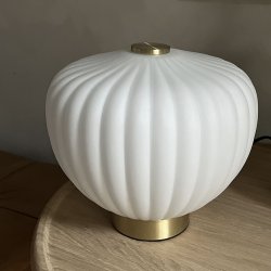 Moud Home MOMA Bordlampe Opal Glas/Brstet Messing