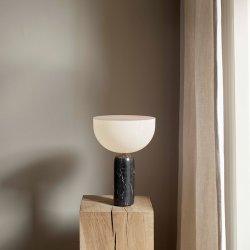 New Works Kizu Bordlampe - Lille - Sort Marmor