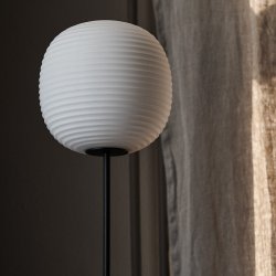 New Works Lantern Gulvlampe - Mellem