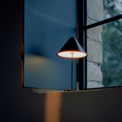 New Works Brolly Portable Bordlampe - Steel Black