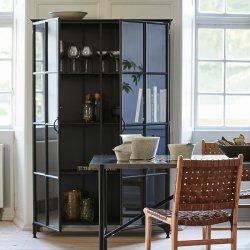 Nordal Downtown Jern Vitrineskab - 185x120 cm - Sort