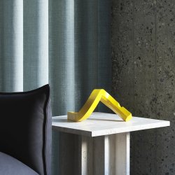 Normann Copenhagen Crooked Lysestage Two Gul