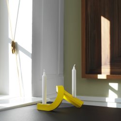 Normann Copenhagen Crooked Lysestage Two Gul