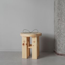 Normann Copenhagen Fyr Skammel - Fyrretr