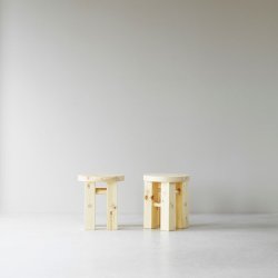 Normann Copenhagen Fyr Skammel - Fyrretr