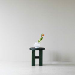 Normann Copenhagen Fyr Skammel - Mrkegrn