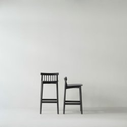 Normann Copenhagen Pind Barstol 65 cm - Sort Bejdset Ask