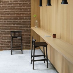 Normann Copenhagen Pind Barstol 65 cm - Brun Bejdset Ask