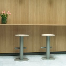 Normann Copenhagen Pole Barstol 65 cm - Fyrretr/Gr