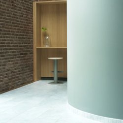 Normann Copenhagen Pole Barstol 65 cm - Fyrretr/Gr