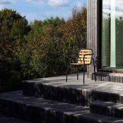 Normann Copenhagen Vig Armstol - Robinie/Sort