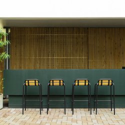 Normann Copenhagen Vig Barstol 75 cm - Robinie/Sort