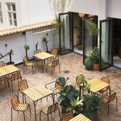 Normann Copenhagen Vig Bord 90x80 cm - Robinie/Mrkegrn