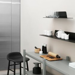 Normann Copenhagen Jet Hylde Stor - Sort
