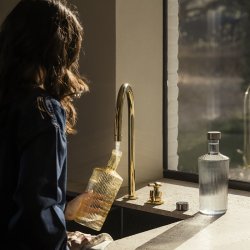 Paveau Ribbed Bottle Karaffel White Haven