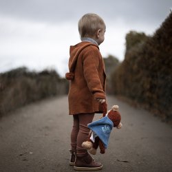 Sleeping Hero Den Legesyge Abe Med Kappe