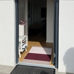 Tica Copenhagen Gulvm�tte Stripes Horisontal Bordeaux/Rose/Sand 67x120 cm