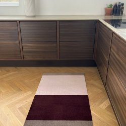 Tica Copenhagen Gulvm�tte Stripes Horisontal Bordeaux/Rose/Sand 67x120 cm