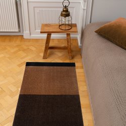Tica Copenhagen Gulvm�tte Stripes Horisontal Cognac/M�rkebrun/Sort 67x120 cm