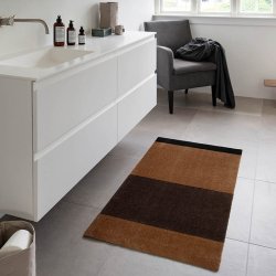 Tica Copenhagen Gulvm�tte Stripes Horisontal Cognac/M�rkebrun/Sort 67x120 cm