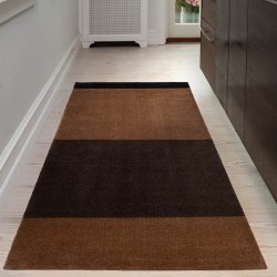 Tica Copenhagen Gulvm�tte Stripes Horisontal Cognac/M�rkebrun/Sort 90x200 cm