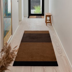 Tica Copenhagen Gulvm�tte Stripes Horisontal Cognac/M�rkebrun/Sort 90x200 cm