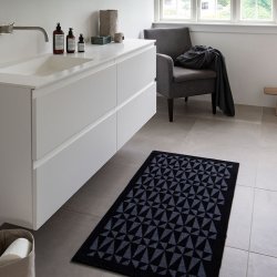 Tica Copenhagen Smudsm�tte m. Geometrisk - Sort/Gr� - 67x120 cm.