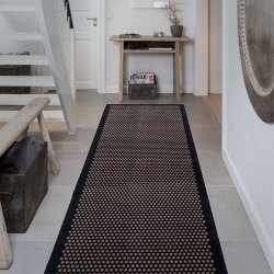 Tica Copenhagen T�ppe 100x300cm Dot Sort/Sand