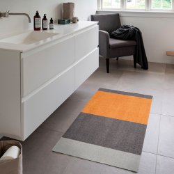 Tica Copenhagen Gulvmtte Stripes Horisontal - Lys Gr/Gr/Dijon - 67x120 cm