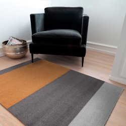 Tica Copenhagen Gulvmtte Stripes Horisontal - Lys Gr/Gr/Dijon - 90x130 cm