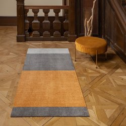 Tica Copenhagen Gulvmtte Stripes Horisontal - Lys Gr/Gr/Dijon - 90x200 cm