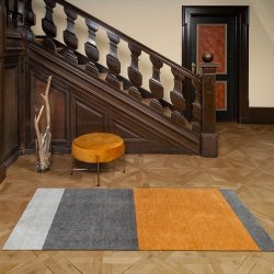 Tica Copenhagen Gulvmtte Stripes Horisontal - Lys Gr/Gr/Dijon - 90x200 cm