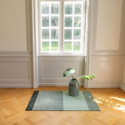 Tica Copenhagen Gulvmtte Stripes Horisontal - Lys/Stvet/Mrk Grn - 90x130 cm