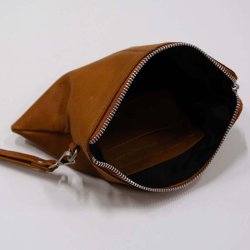 Trademark Living Alpha Clutch - Brun